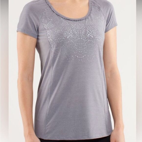 Lululemon Run: Wild Short Sleeve Tech Heathered Fossil / Cut-out Lace Reflective - Picture 1 of 13